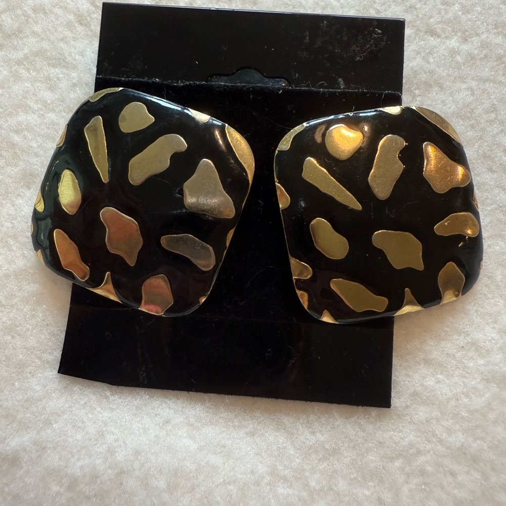 🔥 2/$8, 3/$10, 4/$12 🔥 Vintage Square Metal Black and Gold Earrings
